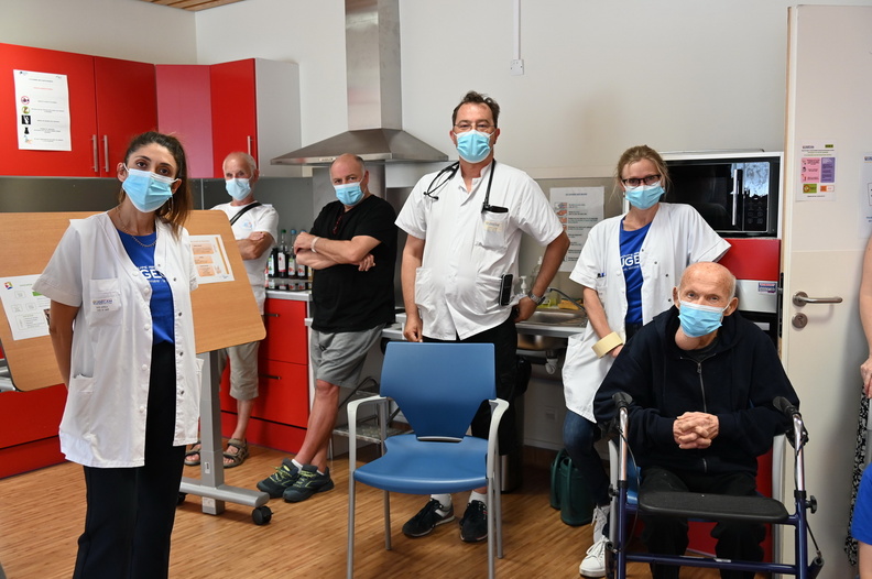 220531085FR SepenselleAccueil à l'hopital de Carpentras par l'UGECAM